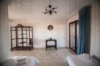 Мини-отель Shantambala Nova Dofinivka Двухместный номер с 2 отдельными кроватями и террасой-4