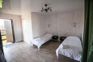 Мини-отель Shantambala Nova Dofinivka Двухместный номер с 2 отдельными кроватями и террасой-6
